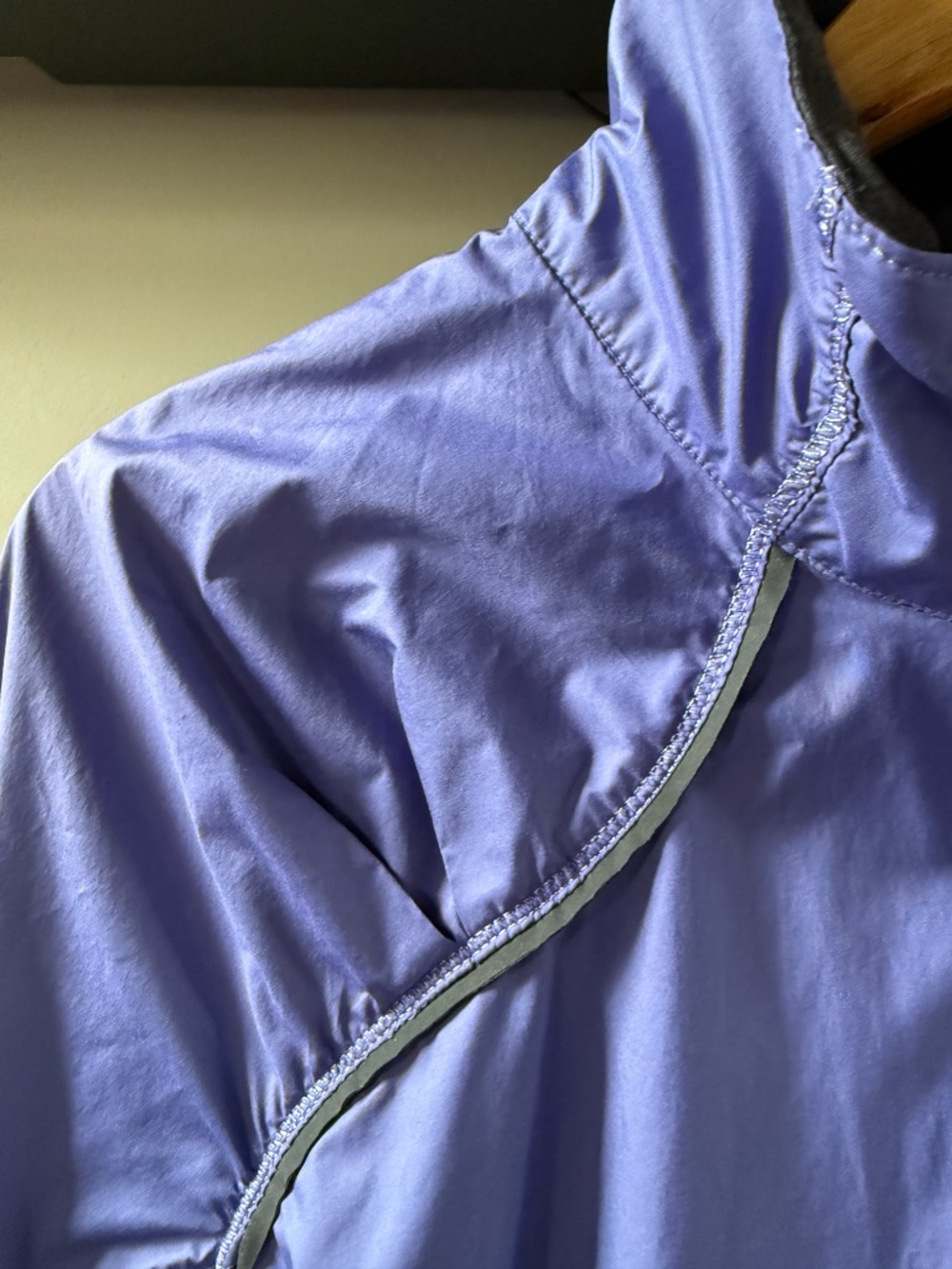 Lululemon Run Essential Jacket Purple Windbreaker Lightweight (Size 4) - Picture 10 of 13